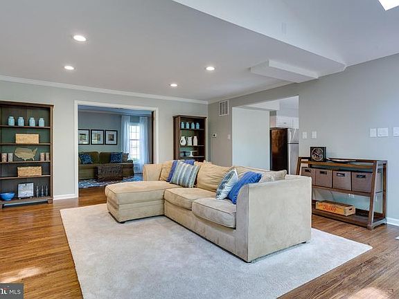 5th image of 8707 Chippendale Ct