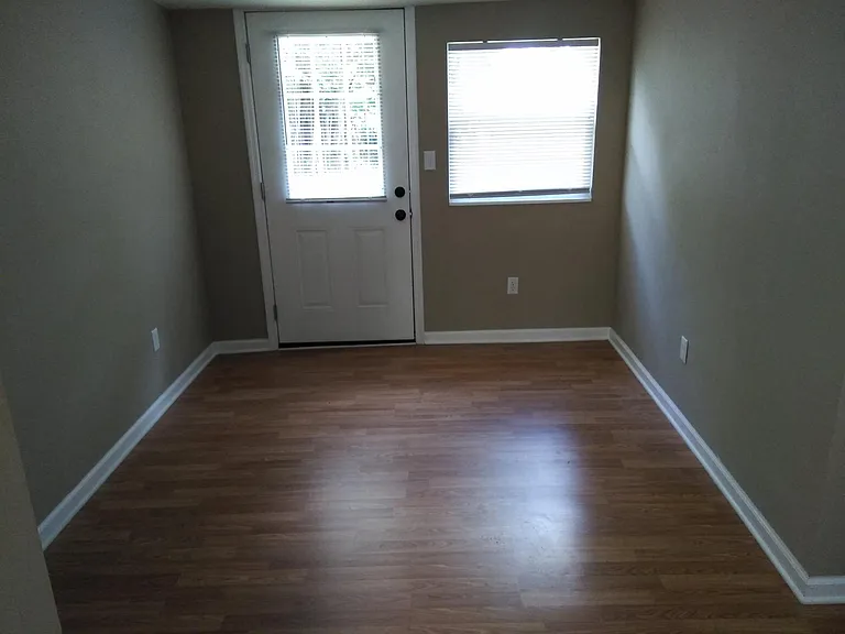 910 9th Ave SW — Photo 38