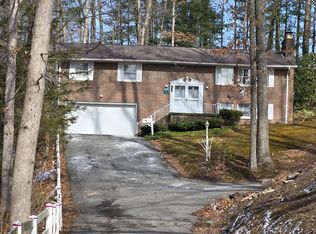 1806 S Hills Dr, Oak Hill, WV 25901