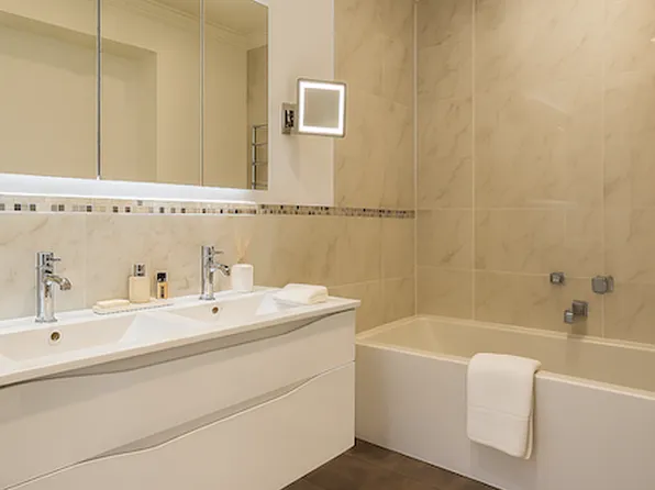 9 East 62nd Street image 6 of 16