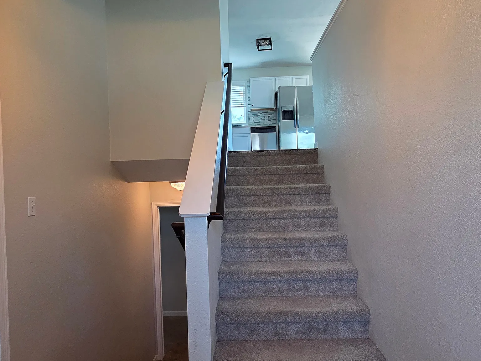 4 bed, 1888 sqft, $2,100 — Photo 2