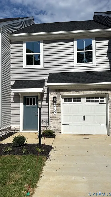 3 bed, 3.0 bath, 1567 sqft, $2,300 — Photo 1