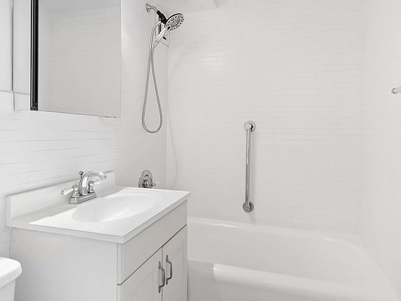 5th image of 320 E 42nd St APT 2007