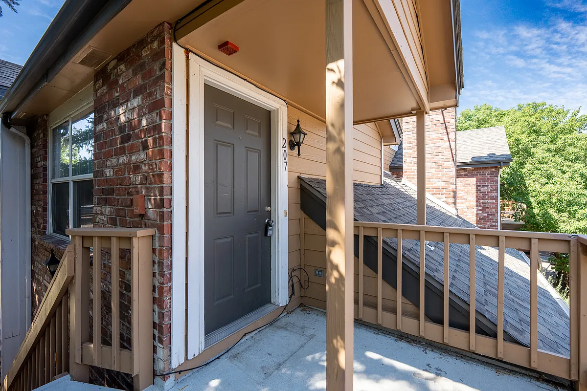 Building Photo - 4943 S Carson St #207