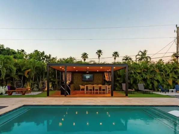 2045 NE 202nd St, Miami, FL 33179