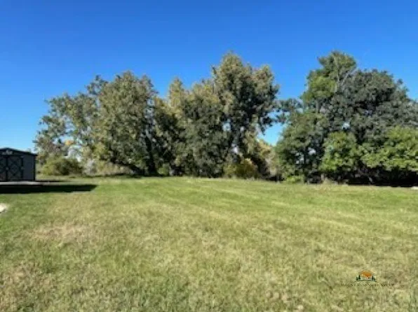 20 Birnam Wood Ln, Belle Fourche, SD 57717