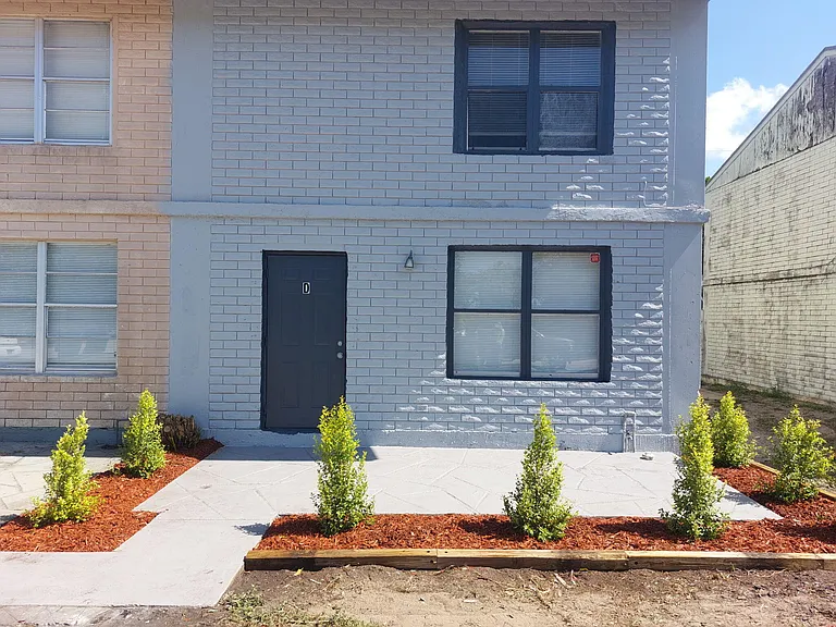 1641 W 27th St #D — Photo 2