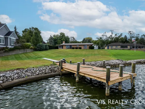 409 Barber St, Spring Lake, MI 49456