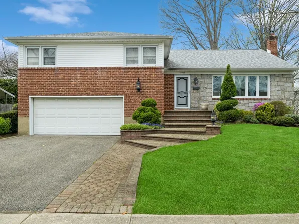 1907 Plymouth Drive, Westbury, NY 11590