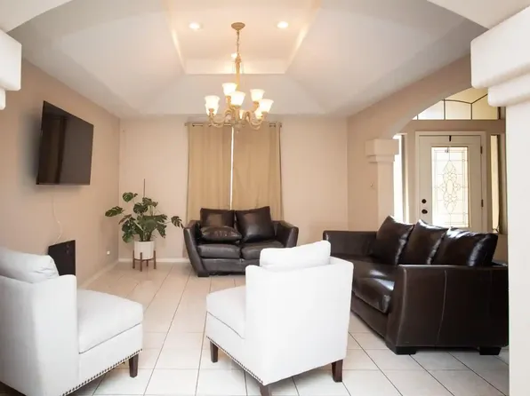 2083 Quito Loop, Laredo, TX 78045