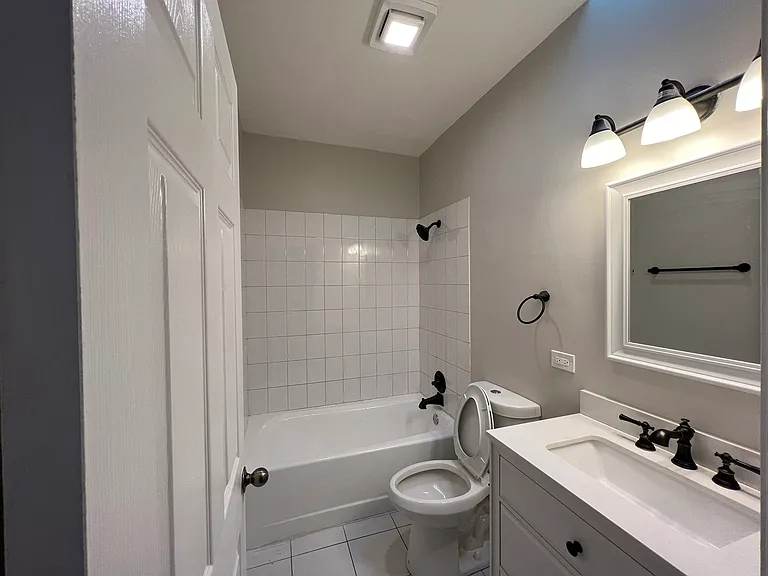 3242 N Pulaski Rd #3 — Photo 7