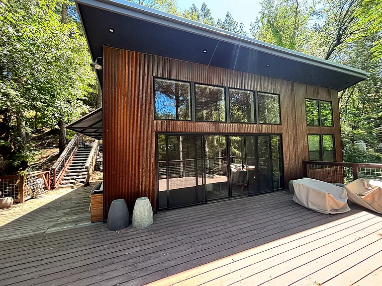 Rainbow Dr — Photo 1