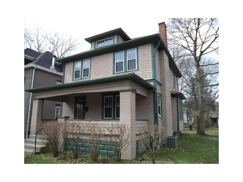934 Turnpike St photo 1