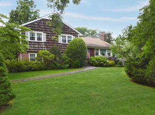 373 Manor Rd, Little Neck, NY 11363