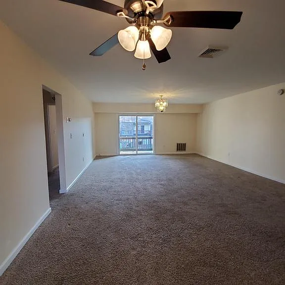 1124 Kaye Ct — Photo 9