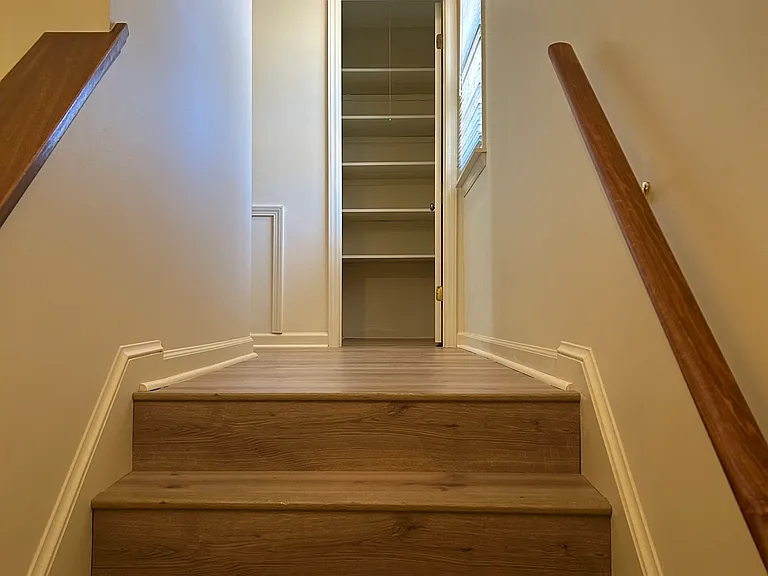 1320 Glenway Ave — Photo 11
