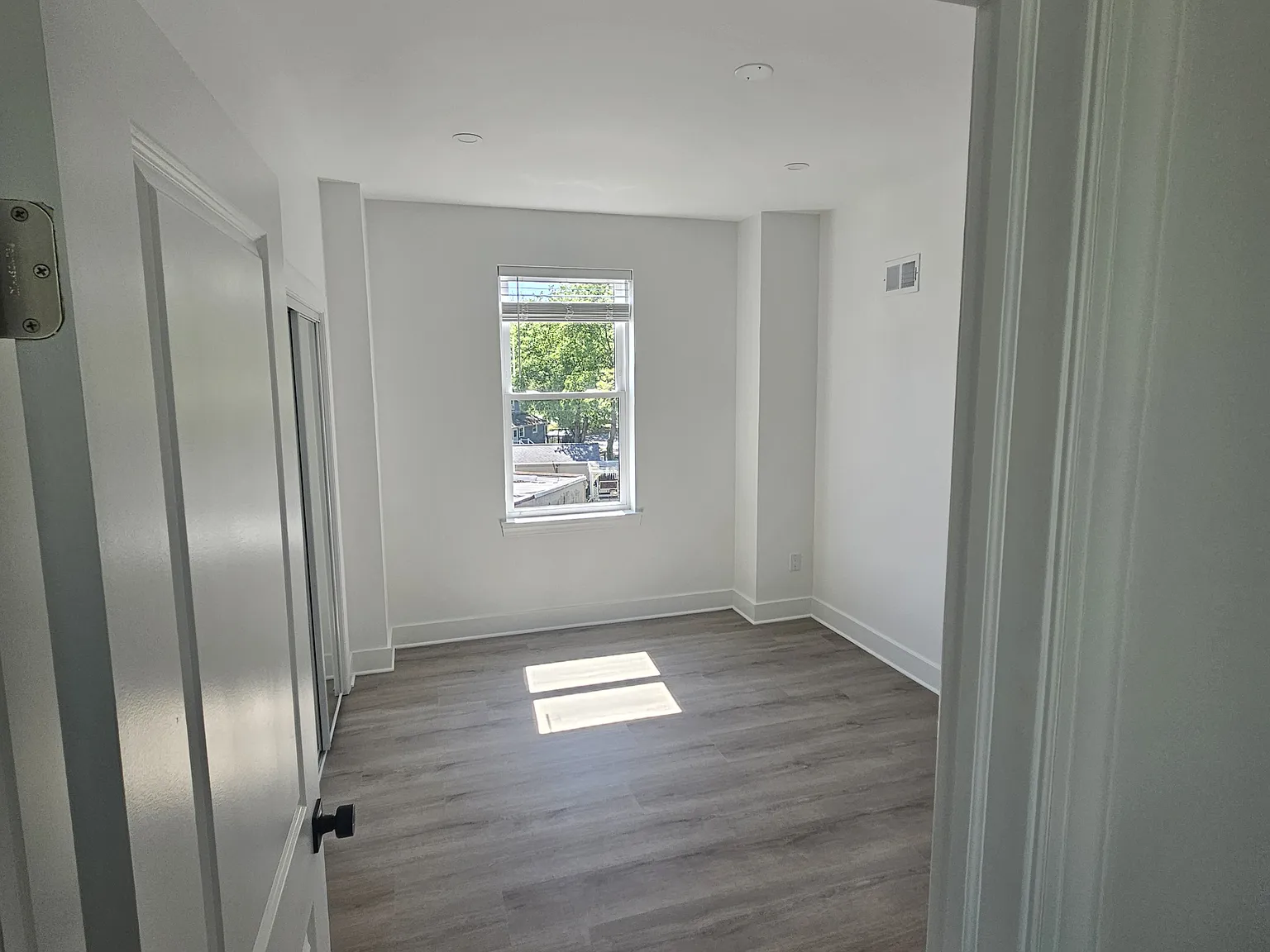 2370 Randolph St — Photo 2
