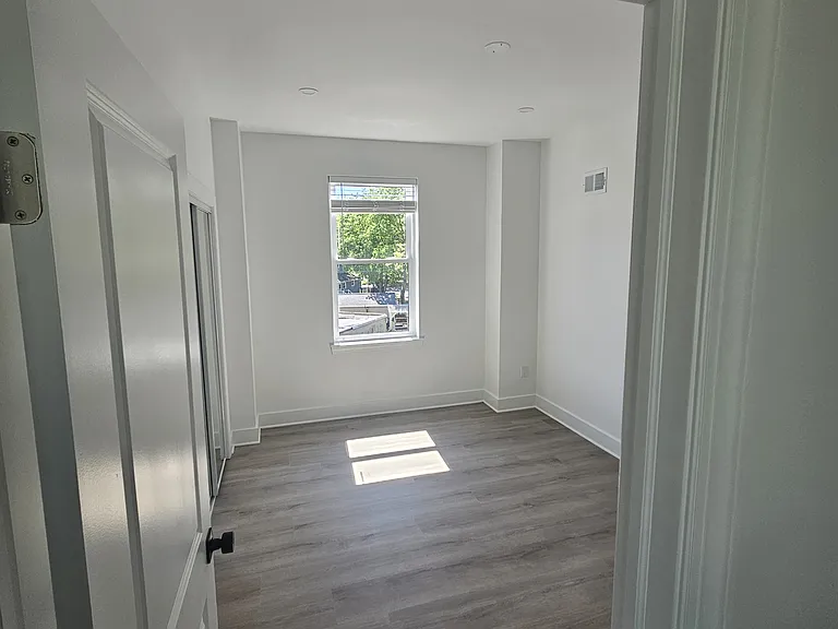 2370 Randolph St — Photo 2