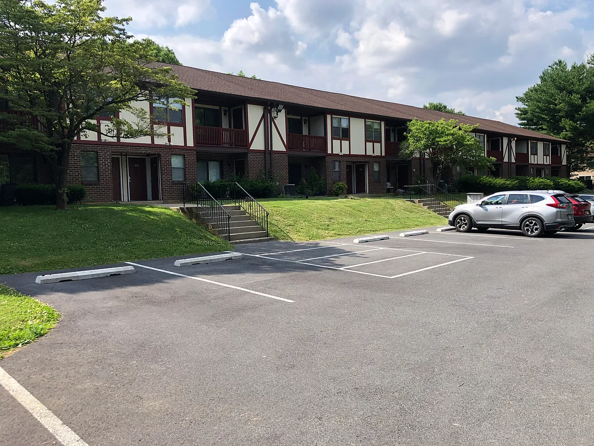 Building Photo - Westbury Circle Apartments