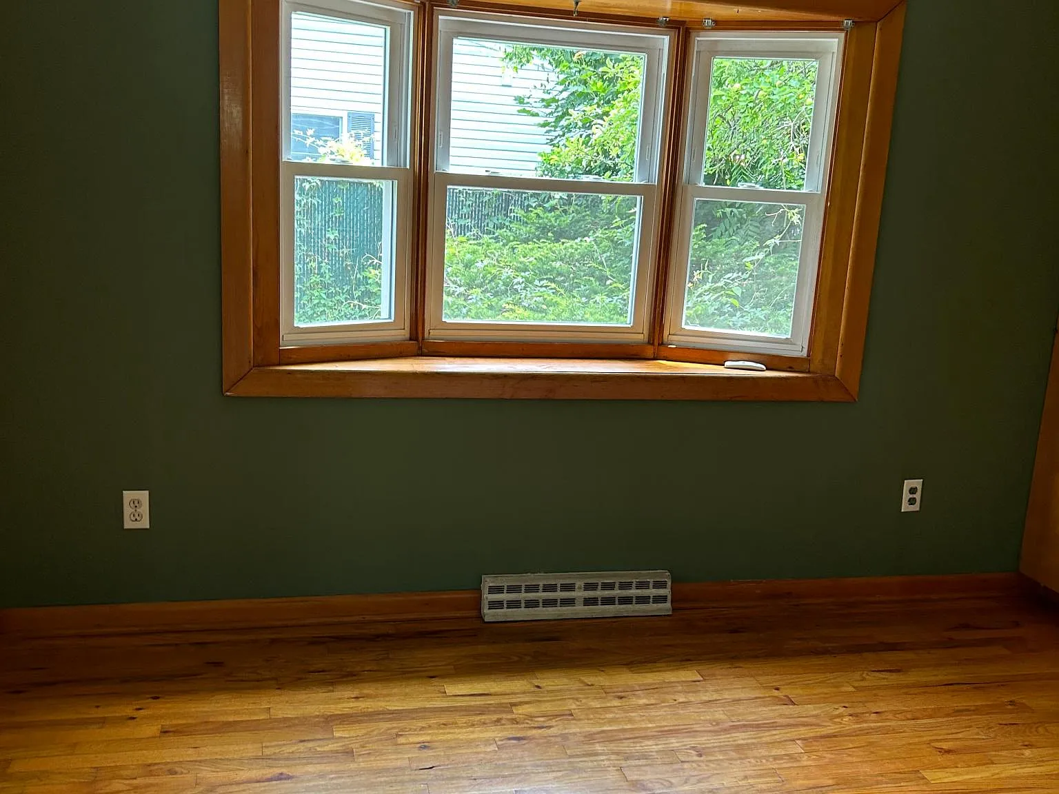 202 N Clinton Ave — Photo 3