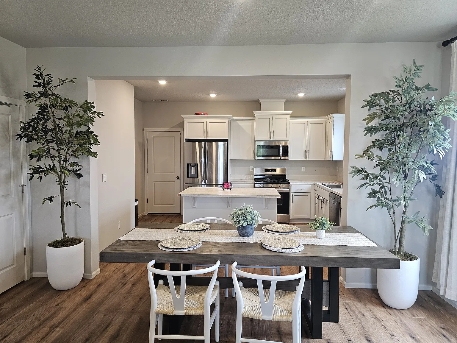 3 bed, 2.5 bath, 1559 sqft, $2,800 — Photo 1