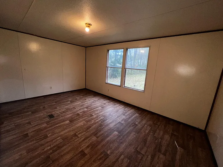 324 Woodmarsh Ln — Photo 10
