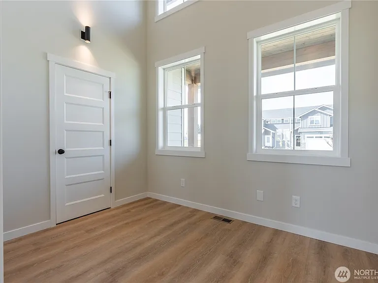 2233 Berryman Loop — Photo 21