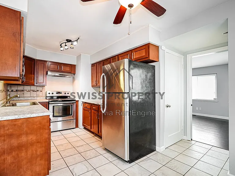3381 Norwood St — Photo 6