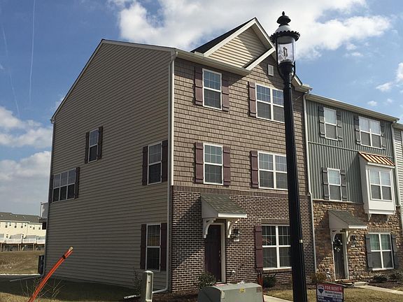 Open floor plan, natural light & ALL APPLIANCES INCLUDED