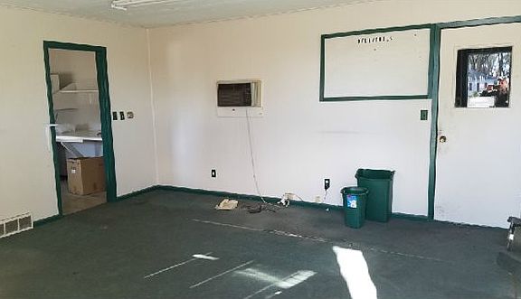 4th image of 1420 N Main St