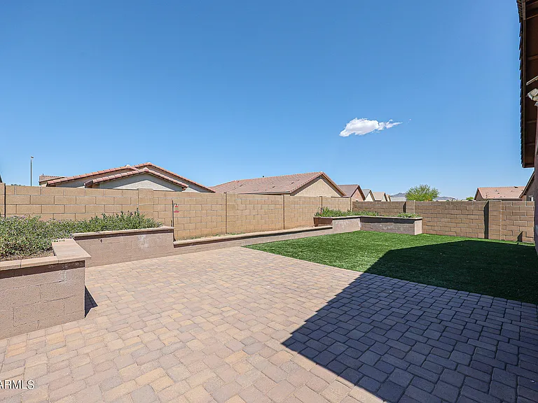 7009 S 78th Dr — Photo 28