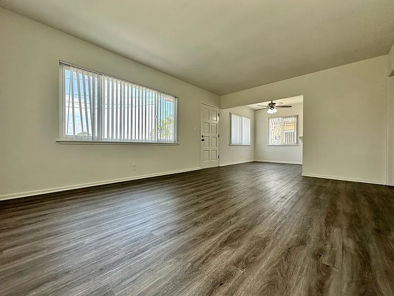 12516 Truro Ave — Photo 4