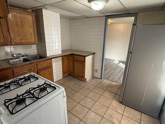 4th image of 1011 N Jefferson St