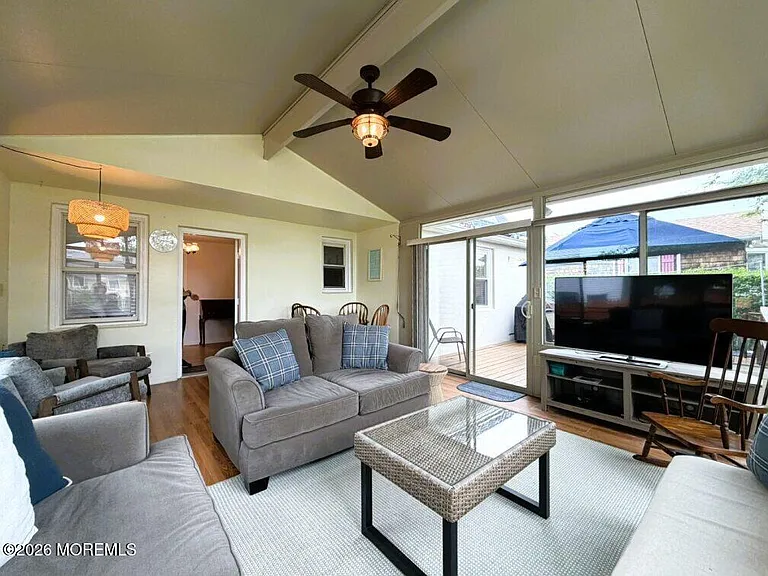 102 Columbia Ave #SUMMER — Photo 6