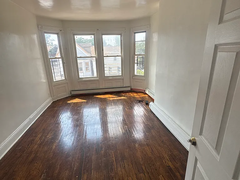 775 E 19th St #3 — Photo 4