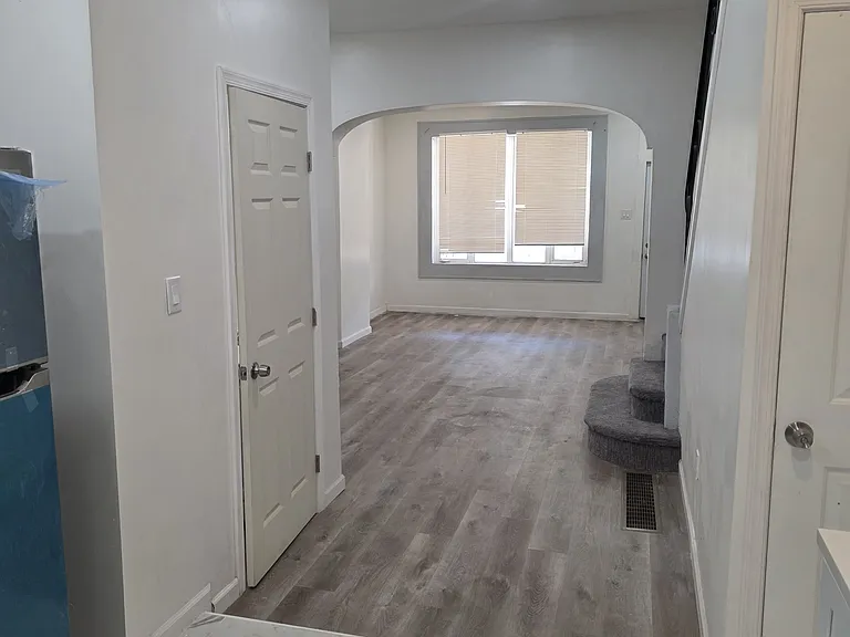 1712 N Lindenwood St — Photo 2