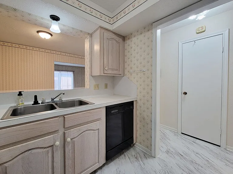 1815 Country Village Blvd — Photo 7