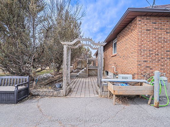 2nd image of 3318 Dunrobin Rd