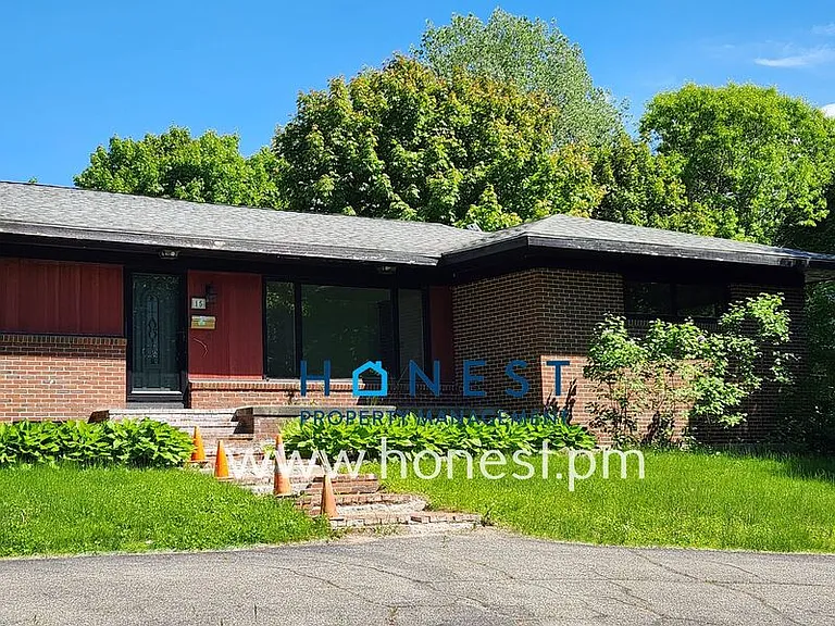15 Thompson St — Photo 38