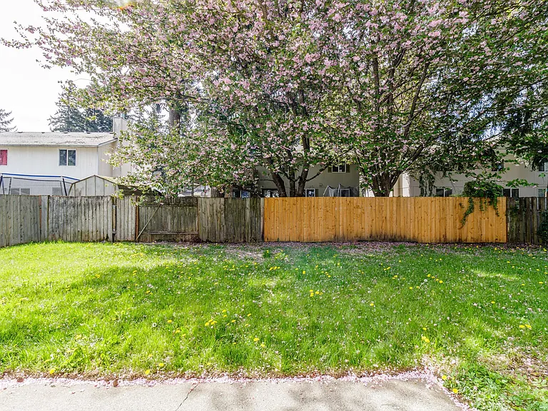 15709 NE 12th Way — Photo 33