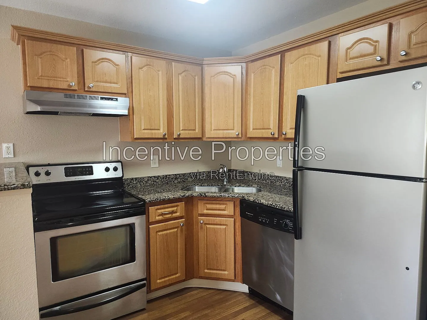 1 bed, 1.0 bath, 560 sqft, $1,200 — Photo 2