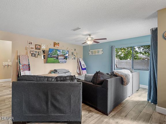 4th image of 27 Westglen Ln