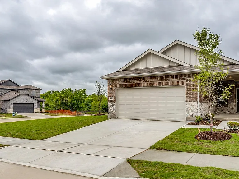 612 McKenna Dr — Photo 3