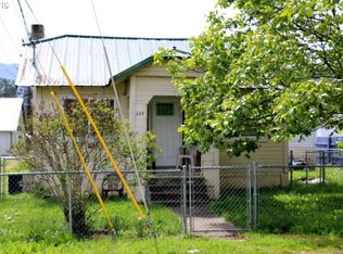 223 E 4th Ave, Riddle, OR 97469