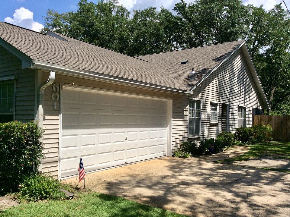 1st image of 601 Emerald Ln