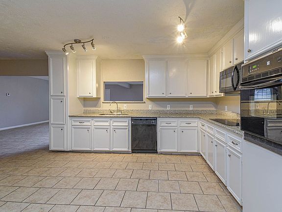 5th image of 2227 Fall Meadow Dr