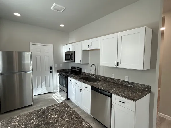 404 Thwing St #2, Saint Clair, PA 17970