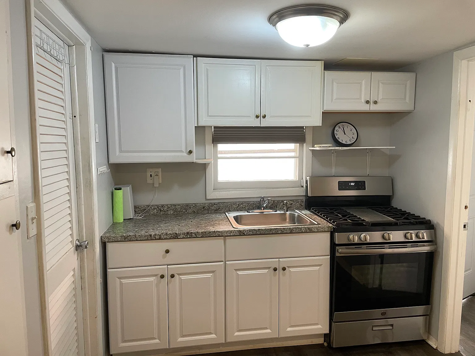 1 bed, 400 sqft, $1,400 — Photo 3