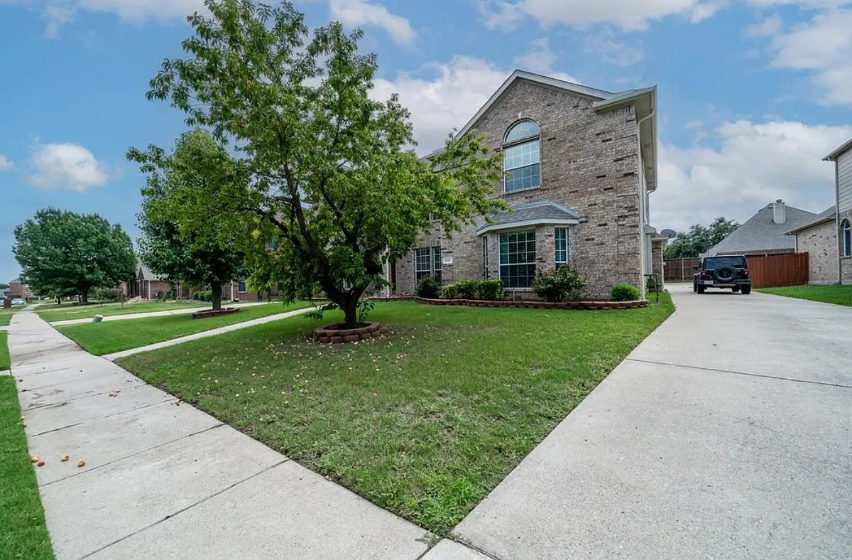 Building Photo - 632 Laredo Dr