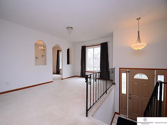 3rd image of 4602 Virginia St